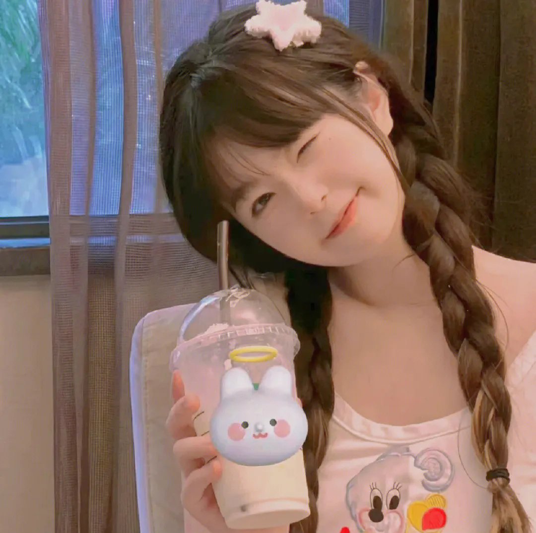 虚拟小姐在看着你